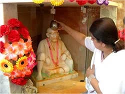 Maa performing abhishek